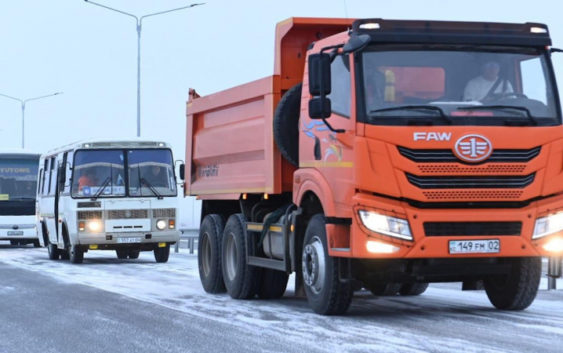 В двух областях Казахстана закрыты автотрассы