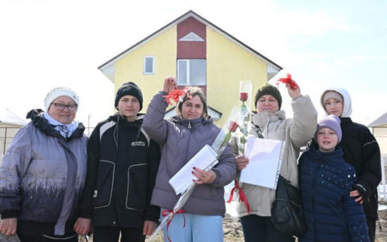 23 многодетные семьи Талдыкоргана получили ключи от новых домов