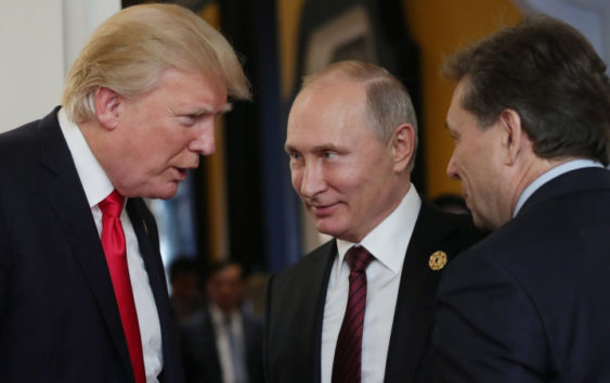 Ради триллиона долларов и встречи с Путиным Трамп полетит в пустыню
