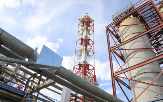 Почти 9 млн тонн нефти переработали в Казахстане за полгода