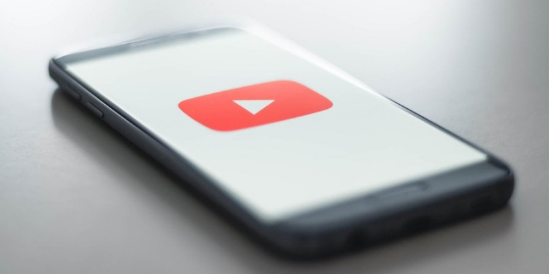 Боротьба з хейтерами. YouTube запускає нову функцію для аналізу коментарів