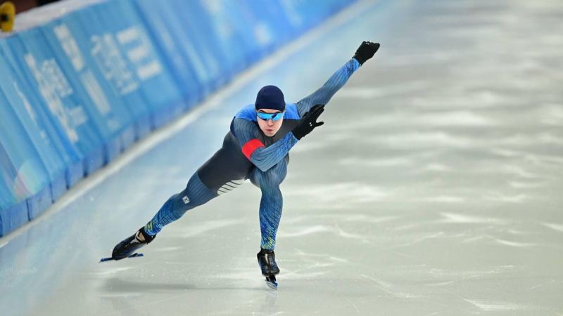 Казахстанский конькобежец Евгений Кошкин завоевал золото на финальном этапе Кубка мира
