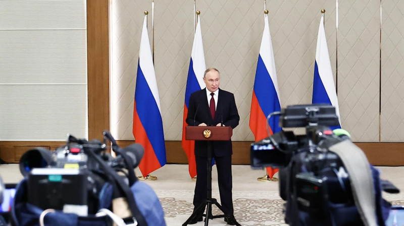 Путин: "Роснефть" предлагала Казахстану купить свой завод в Германии